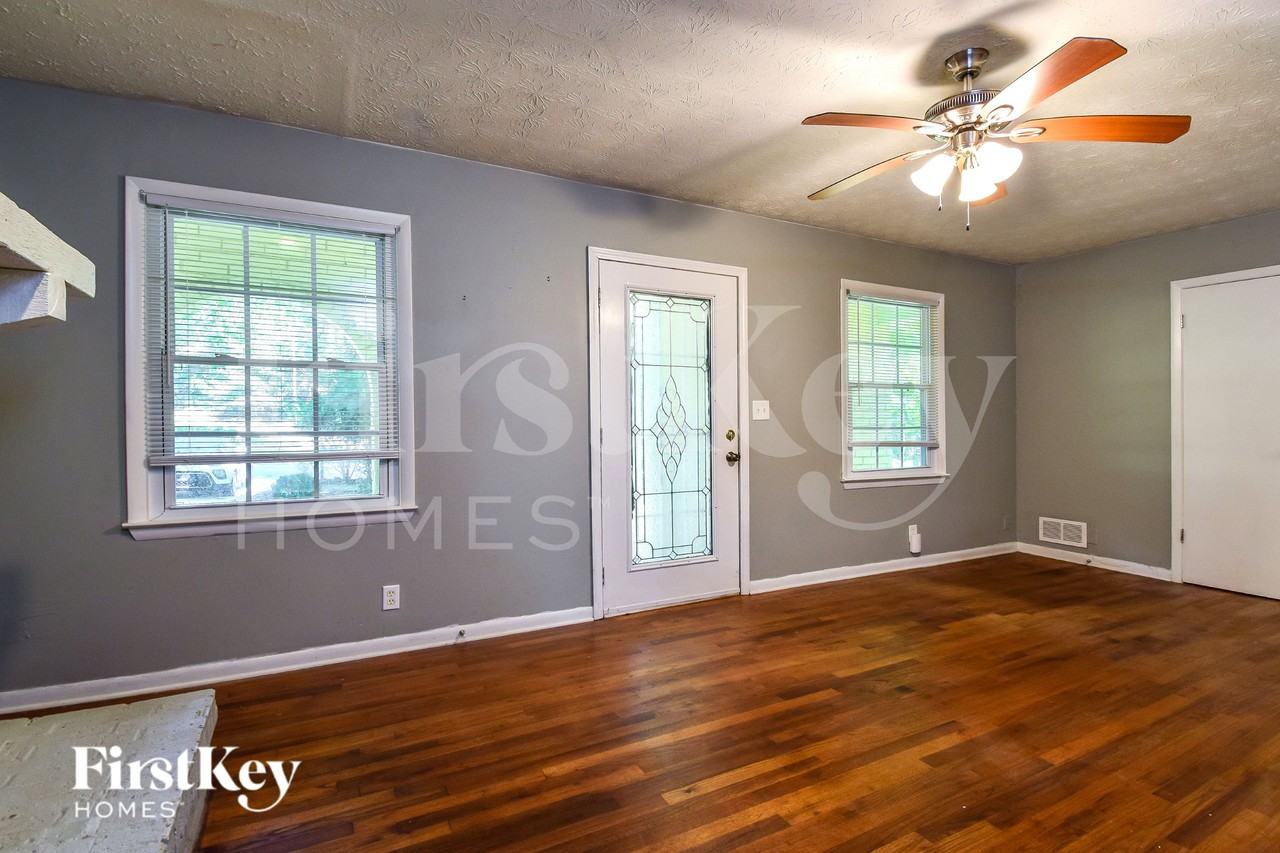 595 Sheppard Rd - Photo 3 of 15