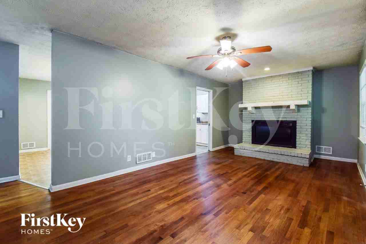 595 Sheppard Rd - Photo 4 of 15