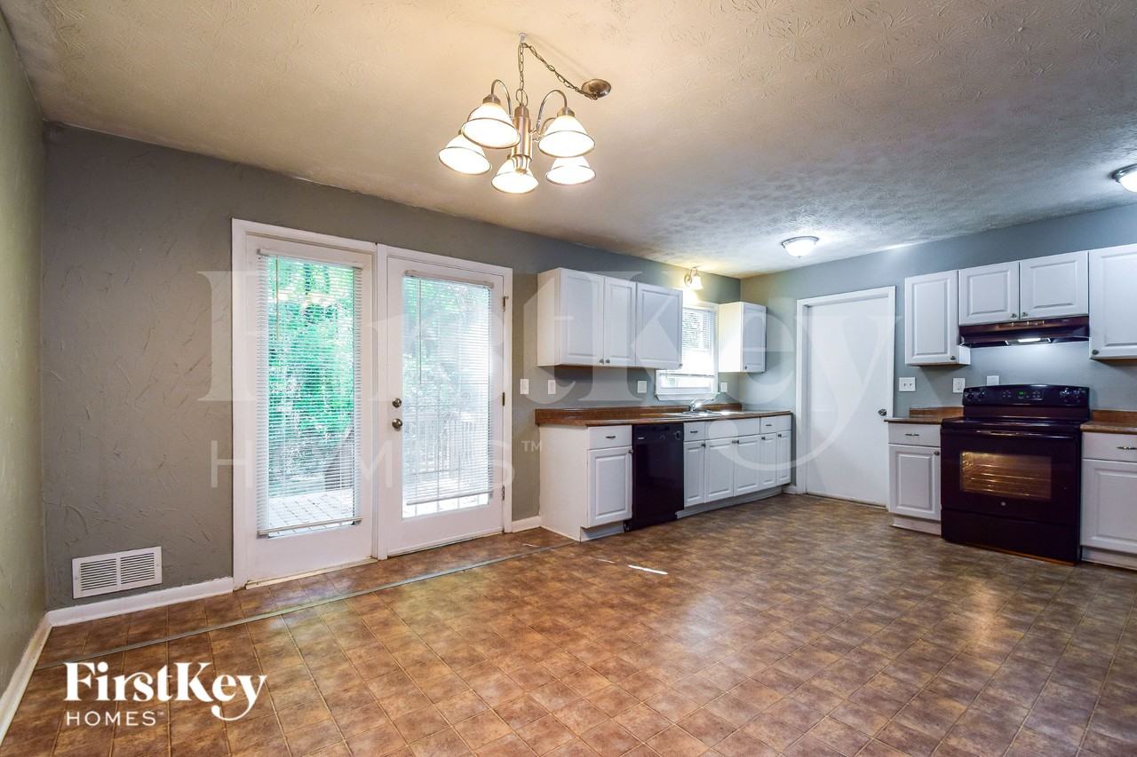 595 Sheppard Rd - Photo 5 of 15