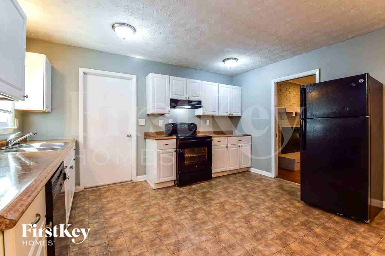 595 Sheppard Rd - Photo 6 of 15