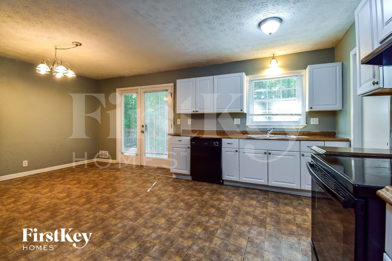 595 Sheppard Rd - Photo 7 of 15