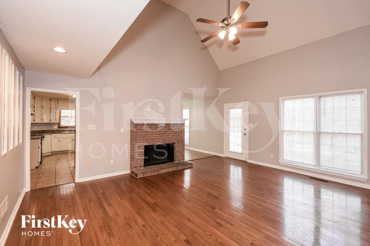 180 Lucky Leaf Pl - Photo 2 of 19