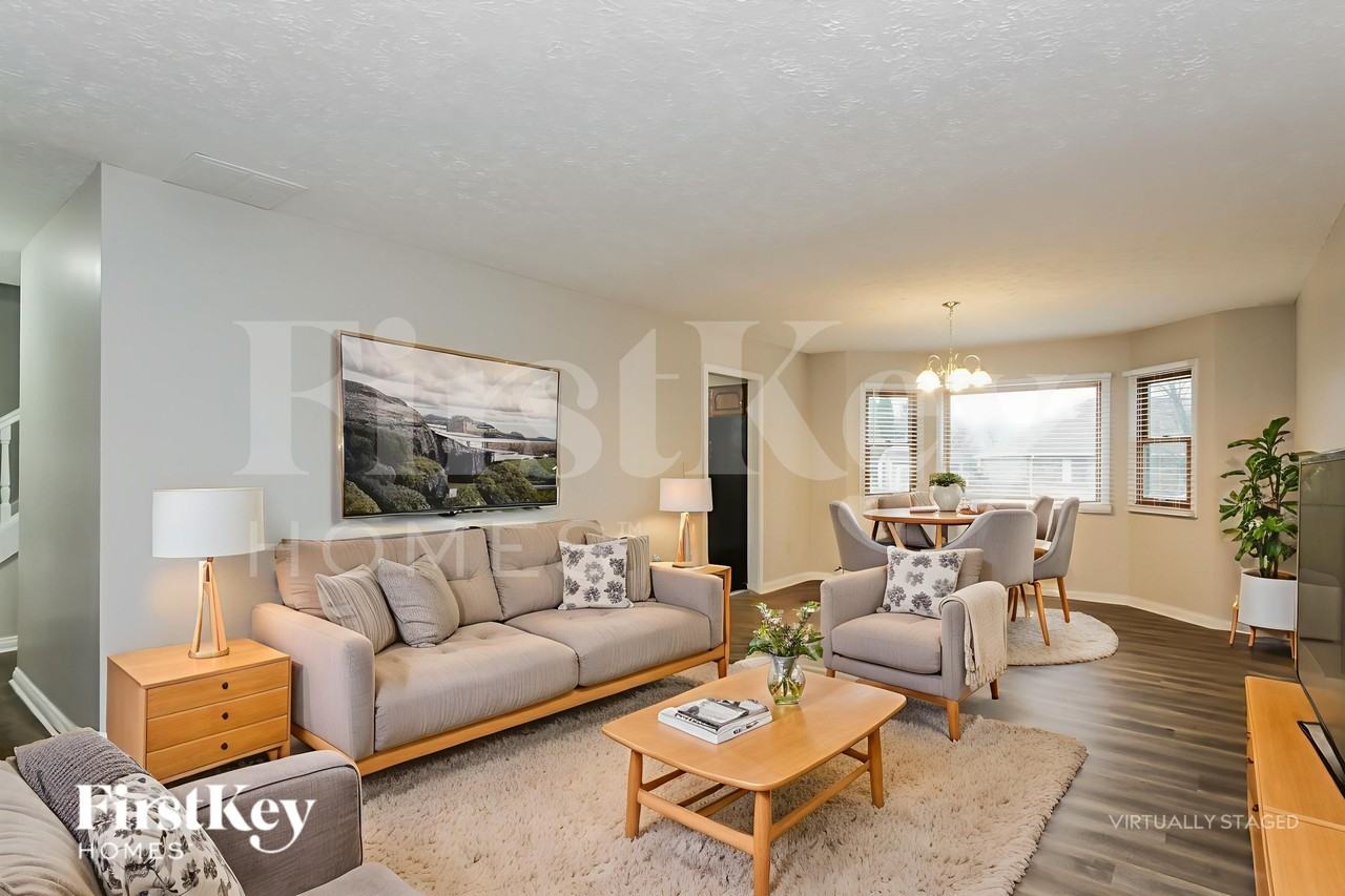 458 Pebble Way - Photo 4 of 19