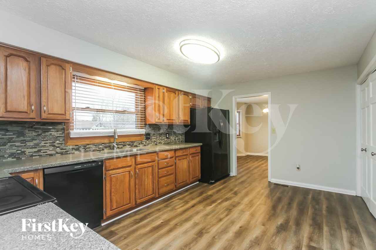 458 Pebble Way - Photo 5 of 19