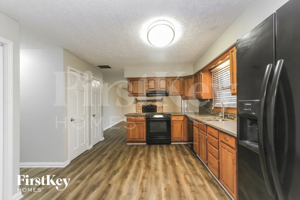 458 Pebble Way - Photo 6 of 19