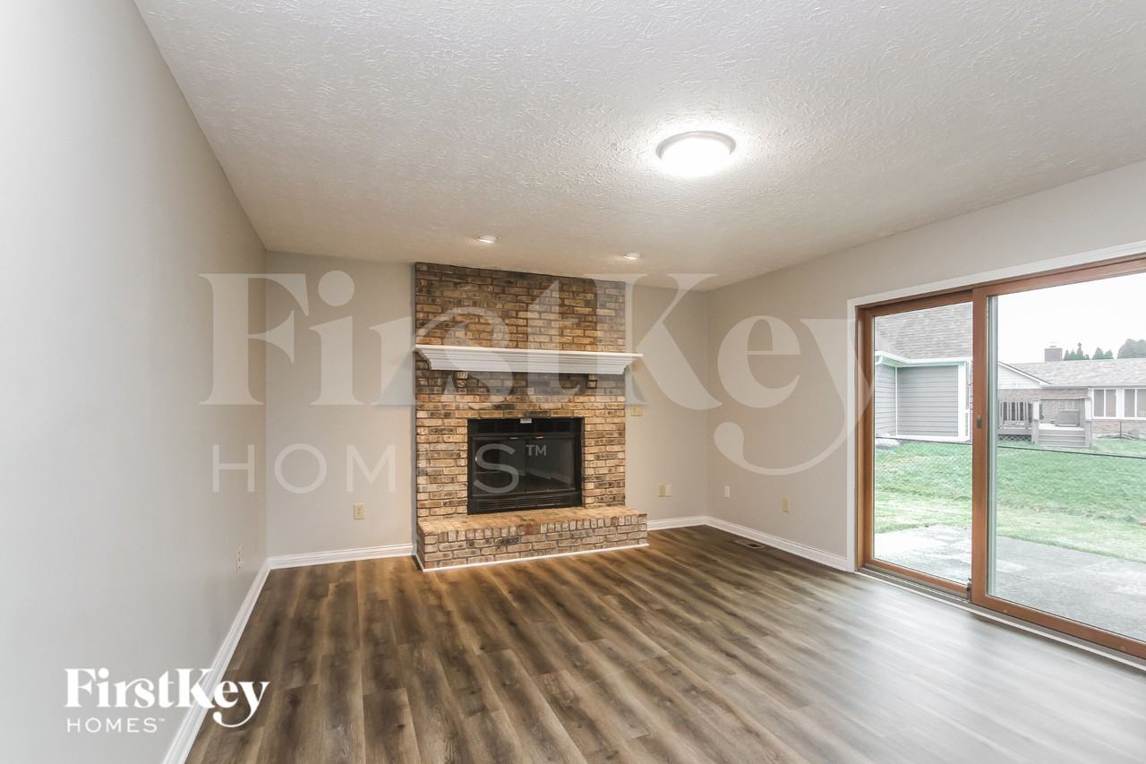 458 Pebble Way - Photo 7 of 19