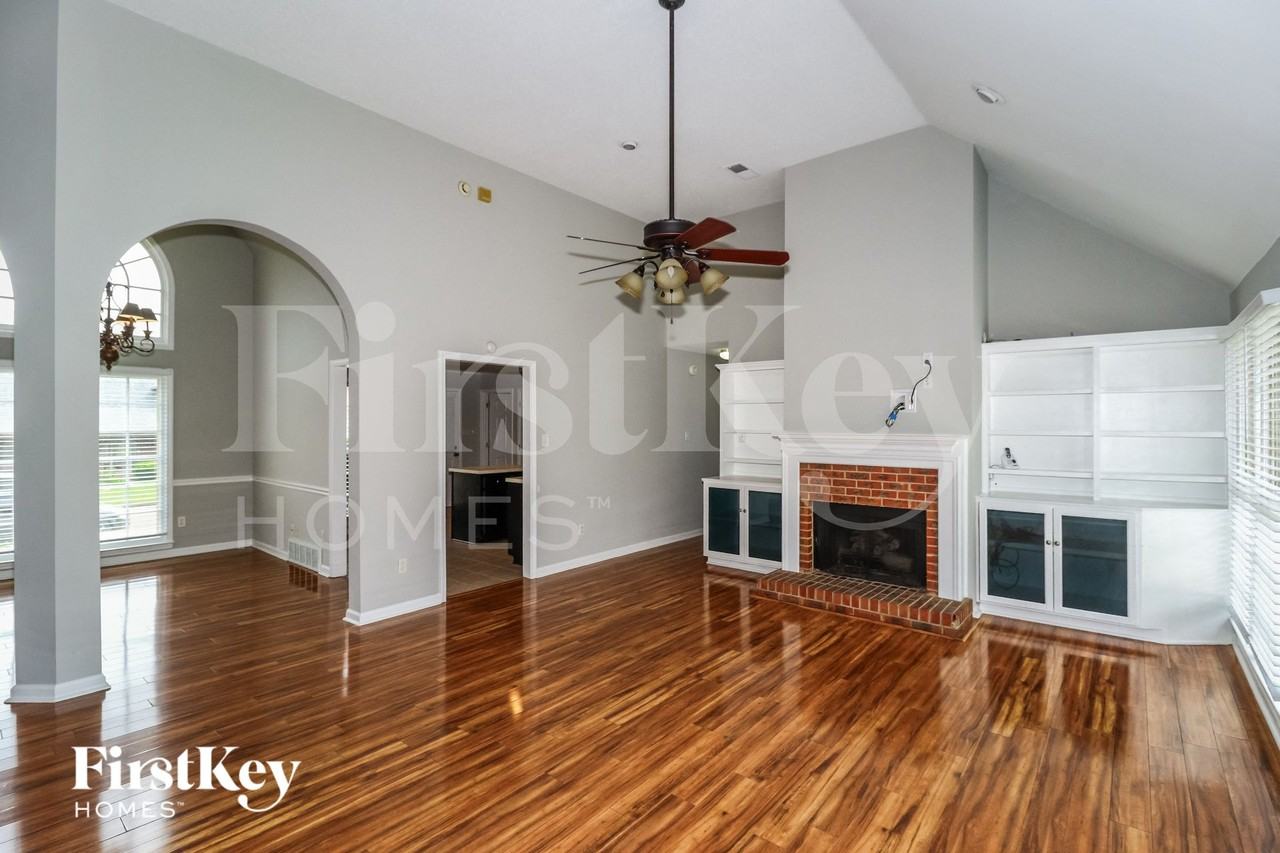 7598 Dexter Manor Dr - Photo 3 of 15