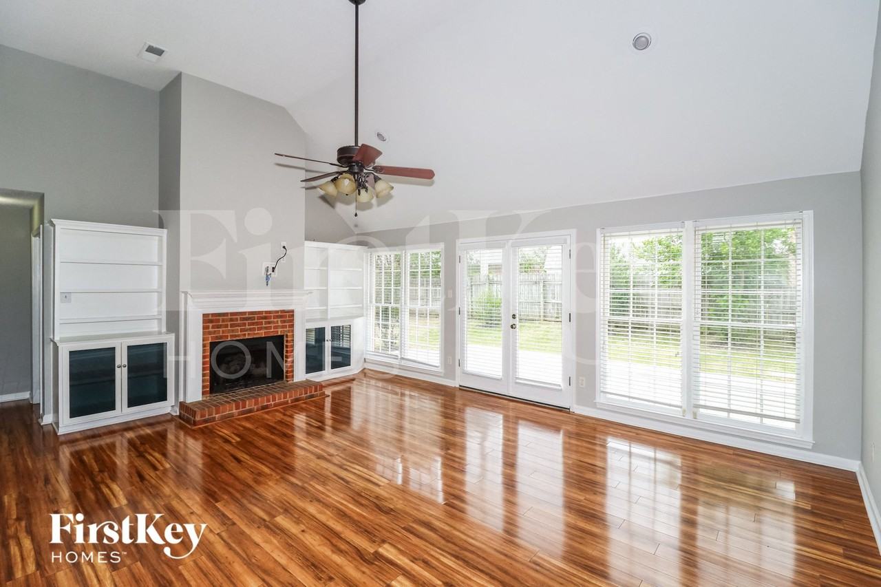 7598 Dexter Manor Dr - Photo 4 of 15