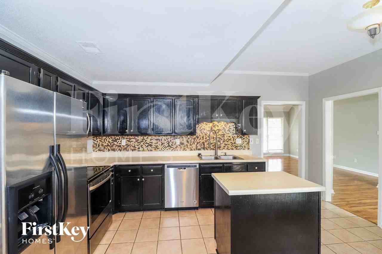 7598 Dexter Manor Dr - Photo 6 of 15