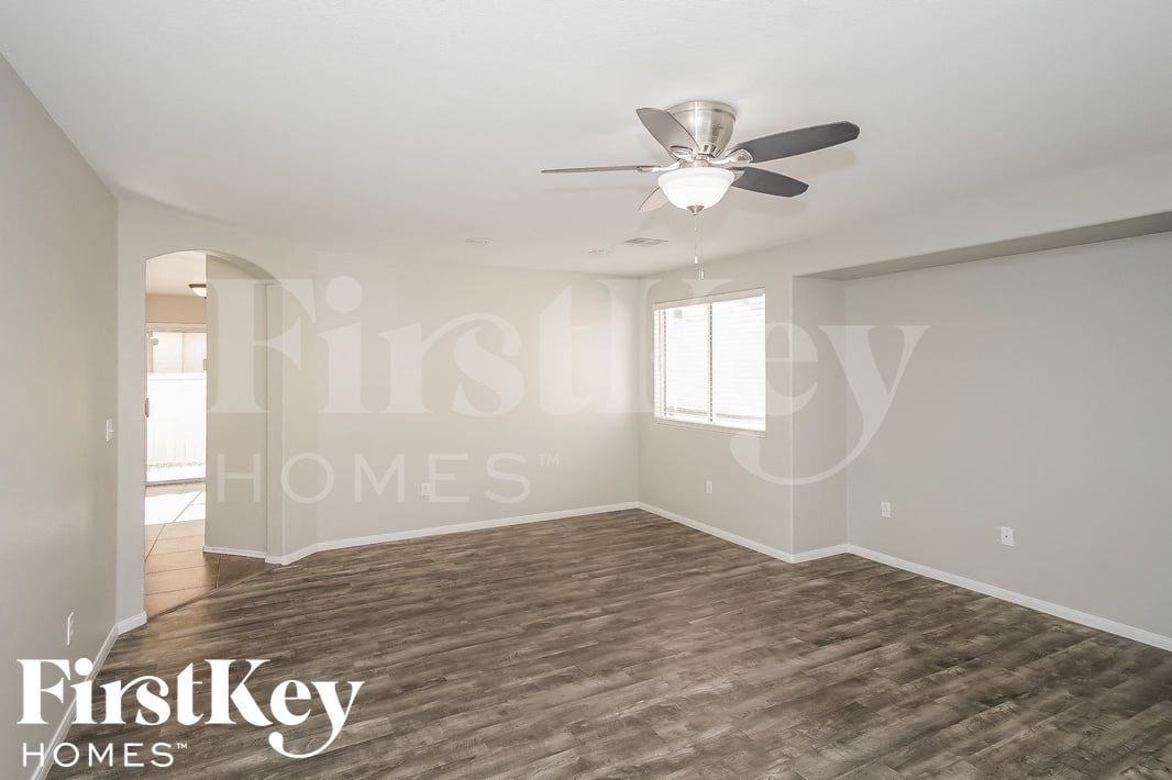 7256 Plushstone St - Photo 4 of 15