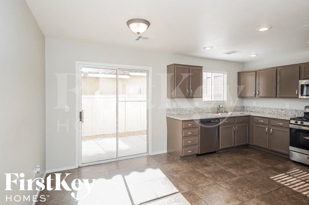 7256 Plushstone St - Photo 5 of 15