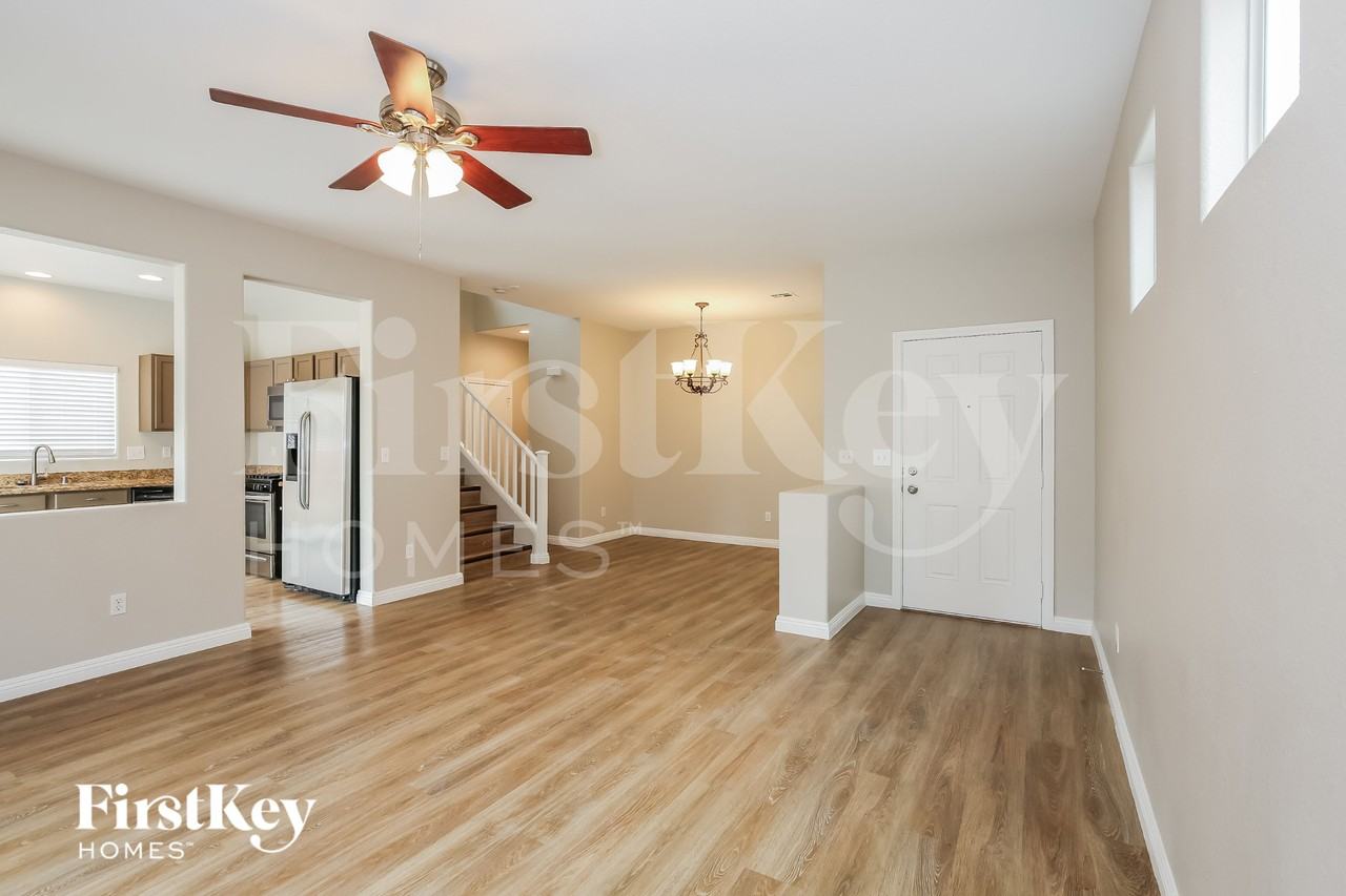 624 Brown Breeches Ave - Photo 4 of 15