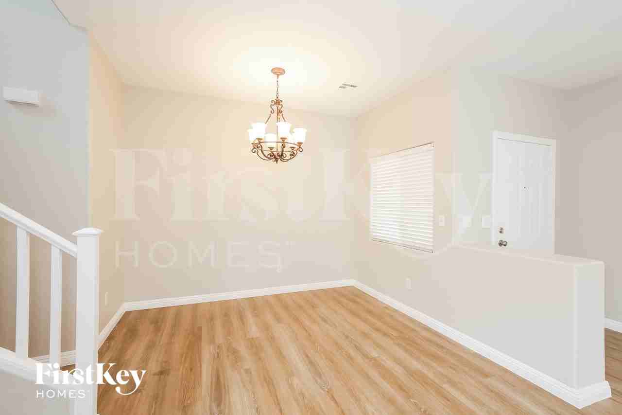 624 Brown Breeches Ave - Photo 5 of 15