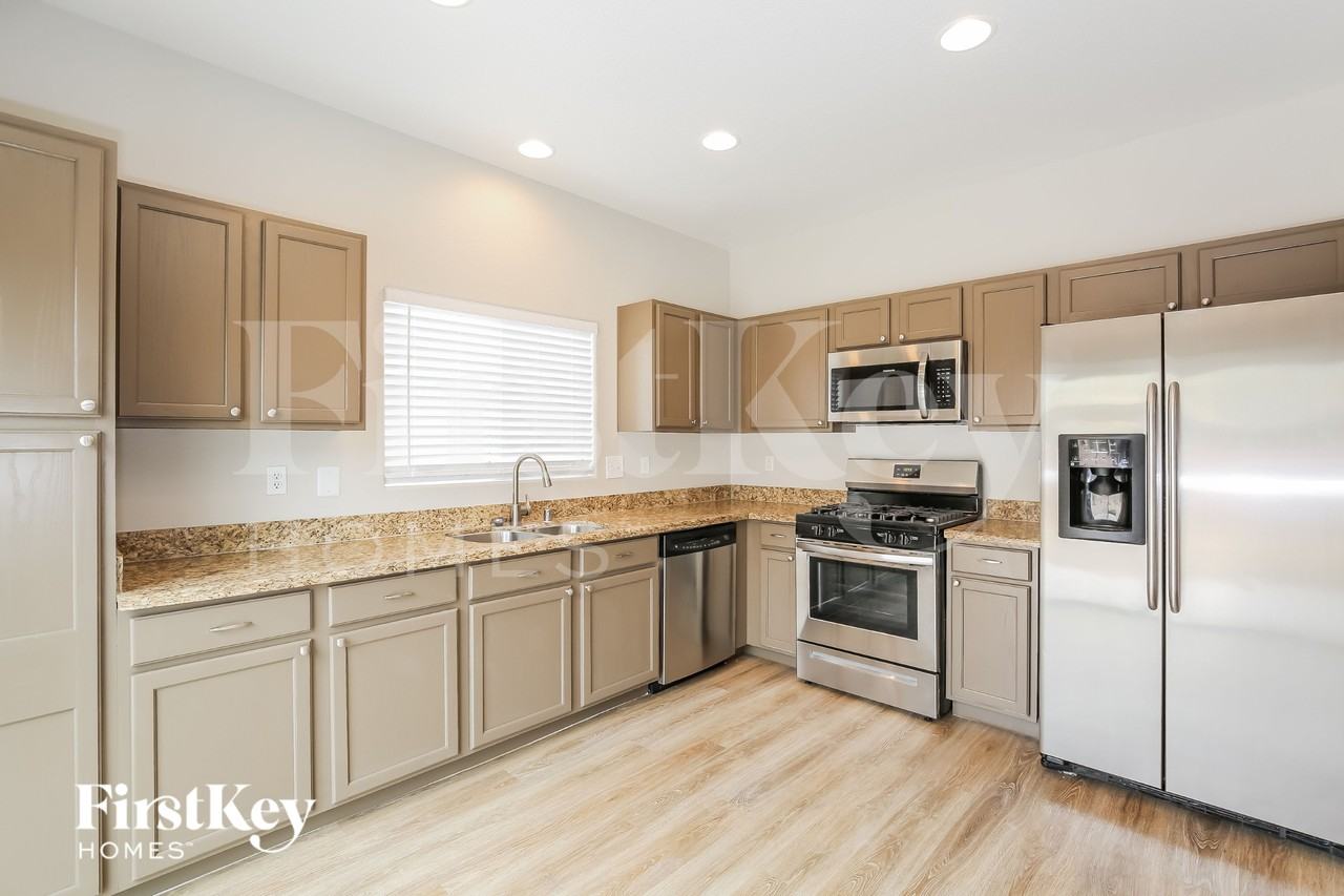 624 Brown Breeches Ave - Photo 6 of 15