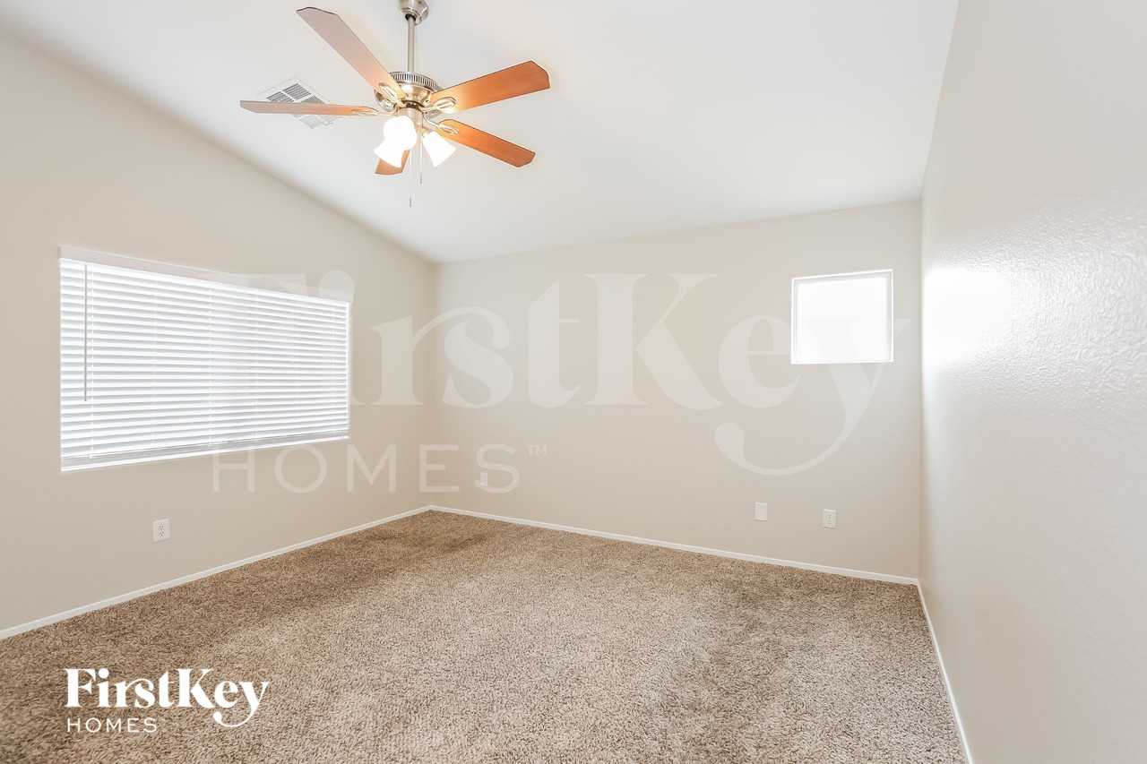 624 Brown Breeches Ave - Photo 7 of 15