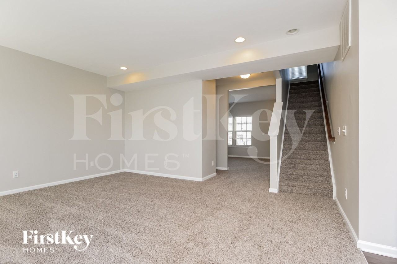 825 Wingthorn Rose Dr - Photo 3 of 15