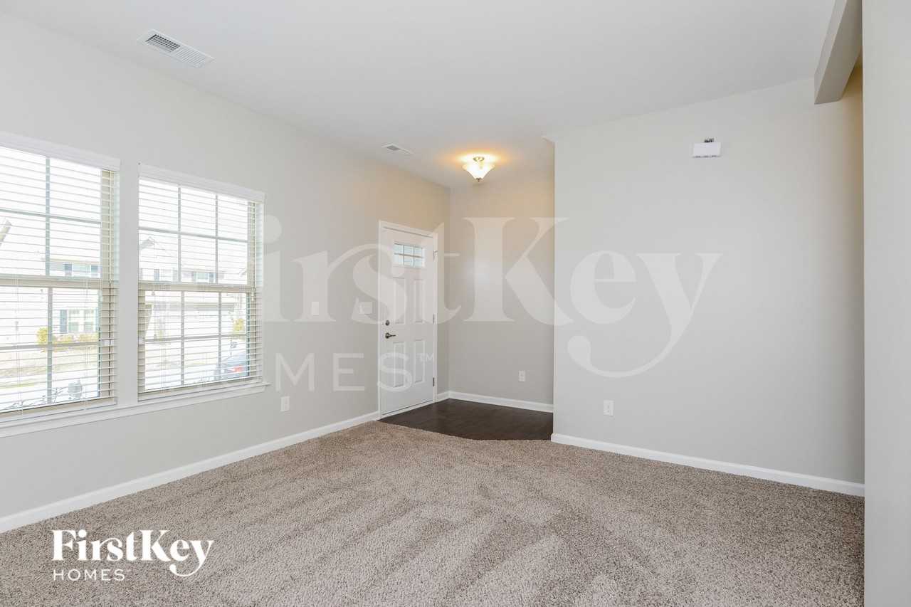 825 Wingthorn Rose Dr - Photo 4 of 15