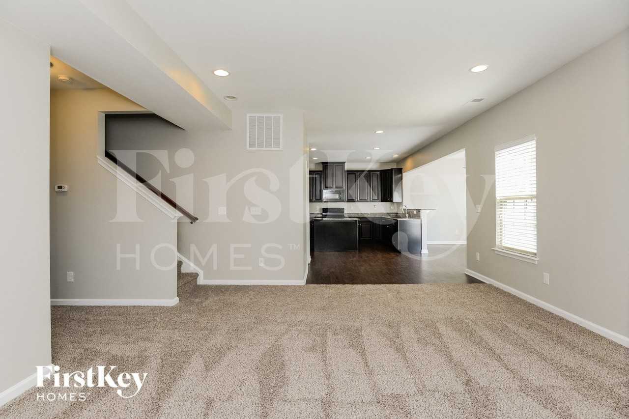 825 Wingthorn Rose Dr - Photo 5 of 15