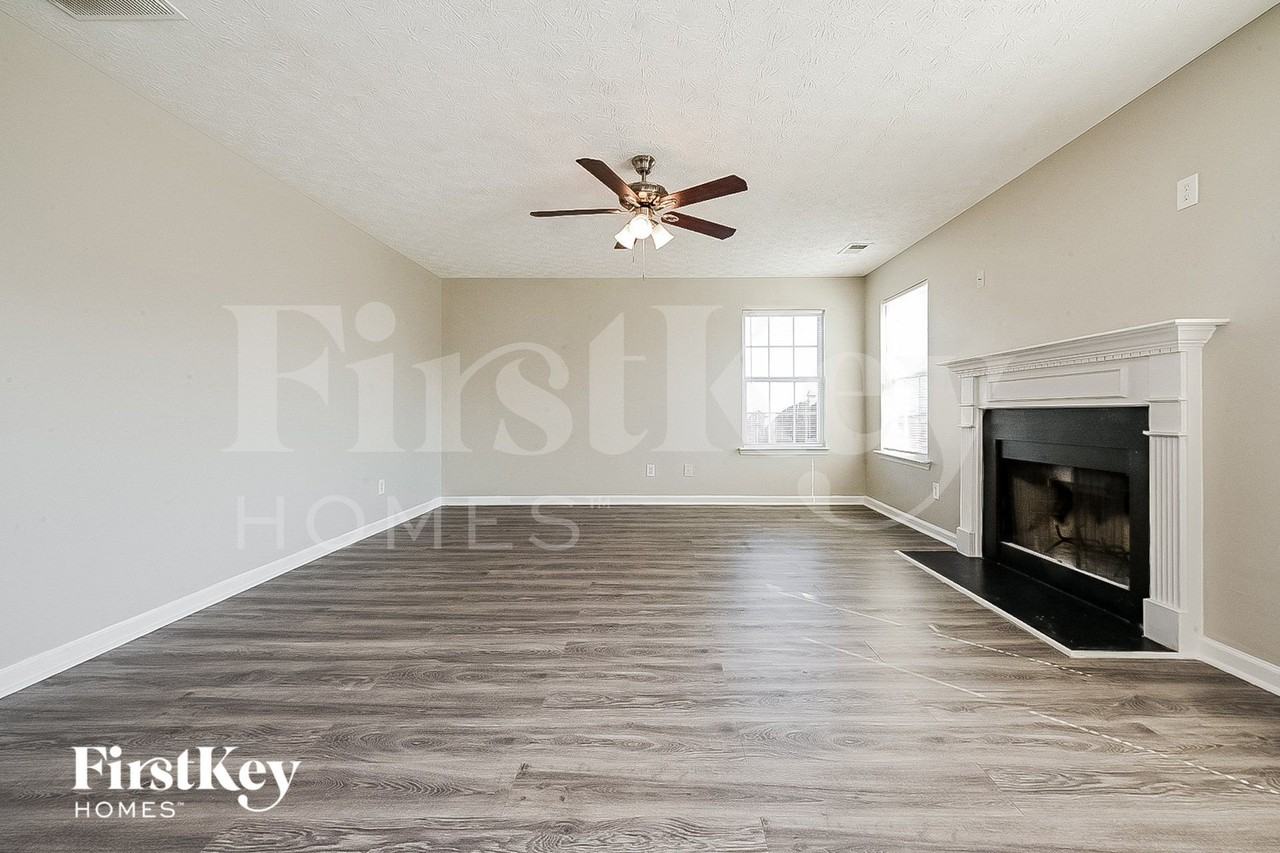 180 Heaton Dr - Photo 2 of 15