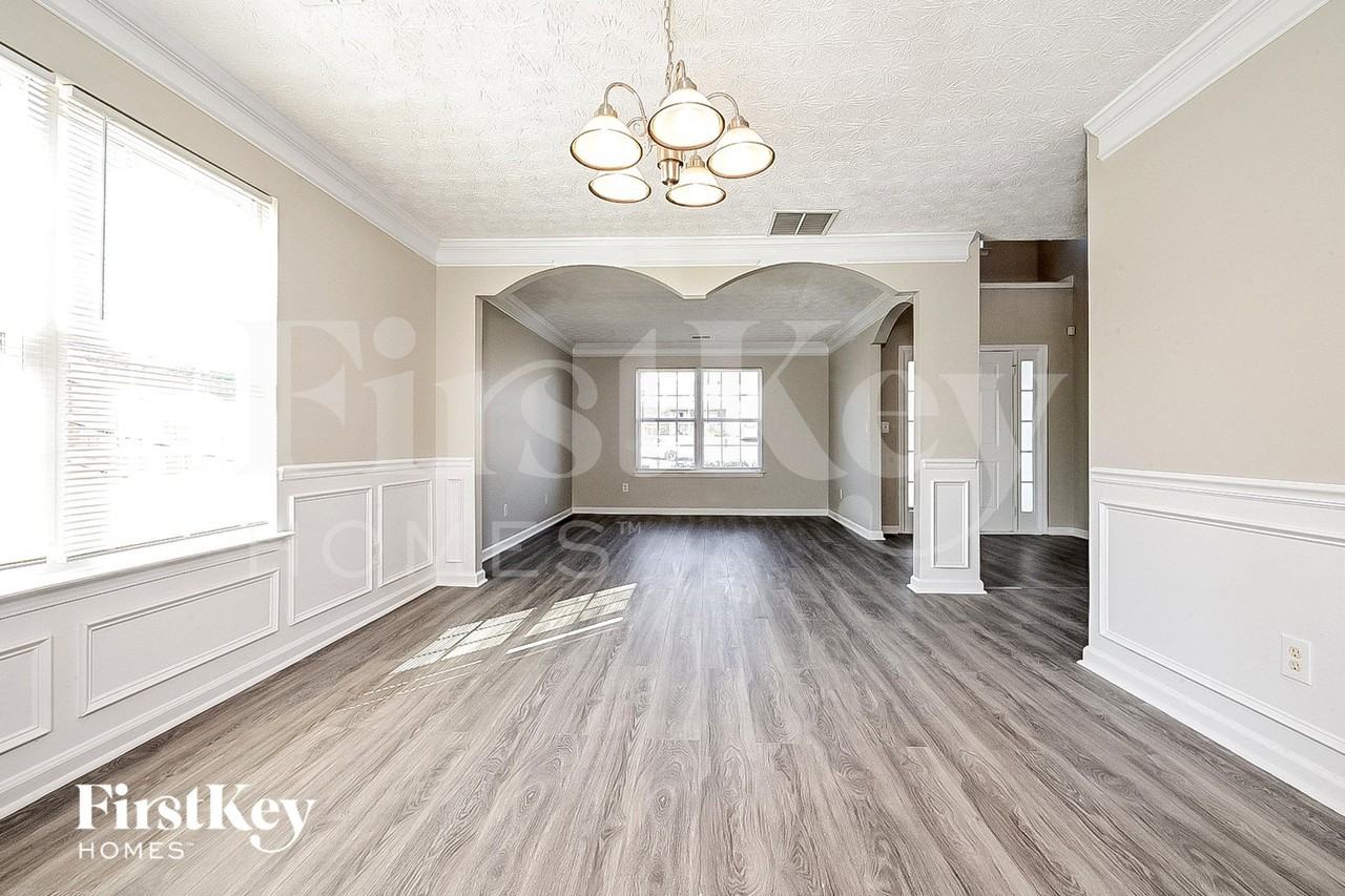 180 Heaton Dr - Photo 4 of 15