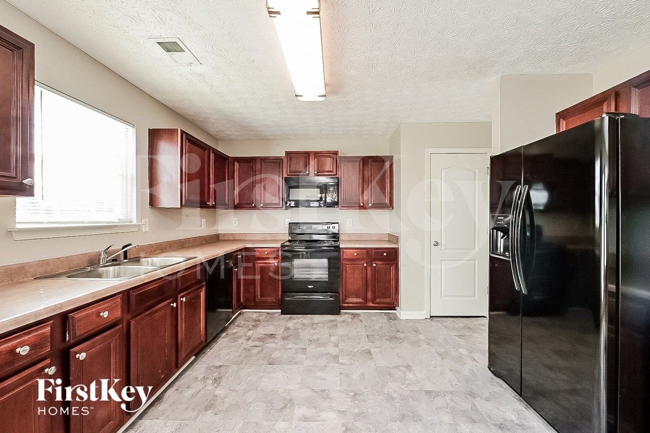 180 Heaton Dr - Photo 5 of 15