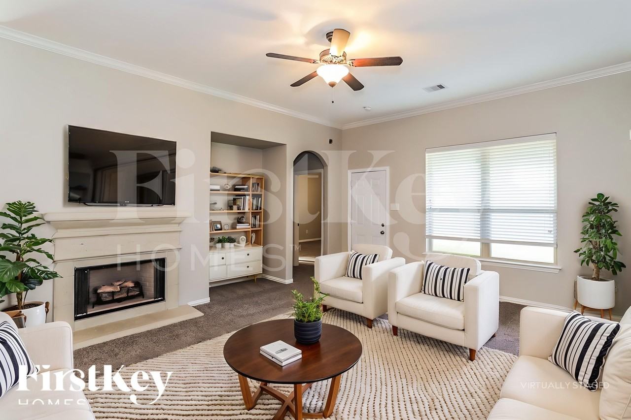 7426 Upland Mill Ln - Photo 5 of 18