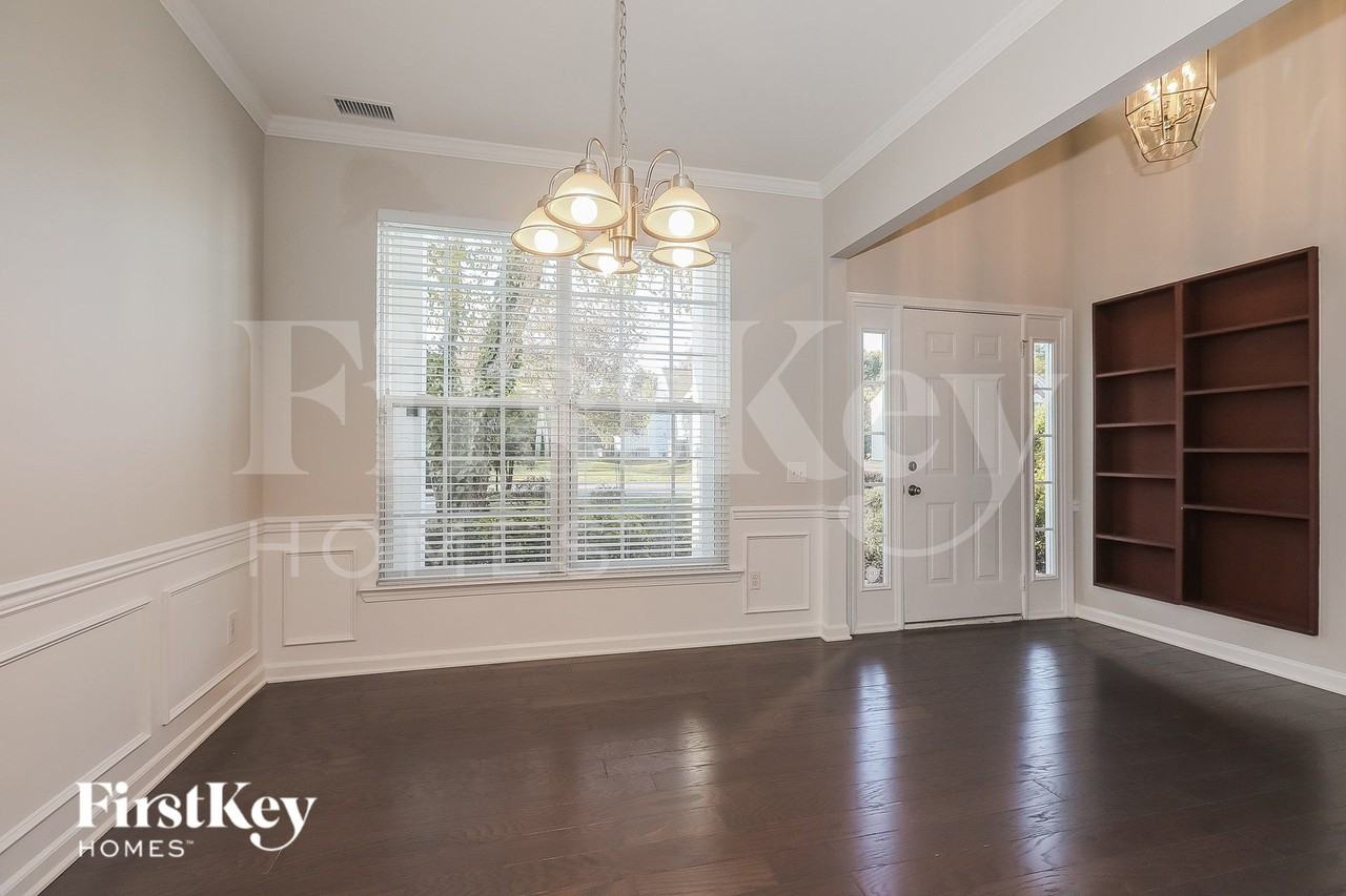 6147 Creekview Ct - Photo 3 of 15