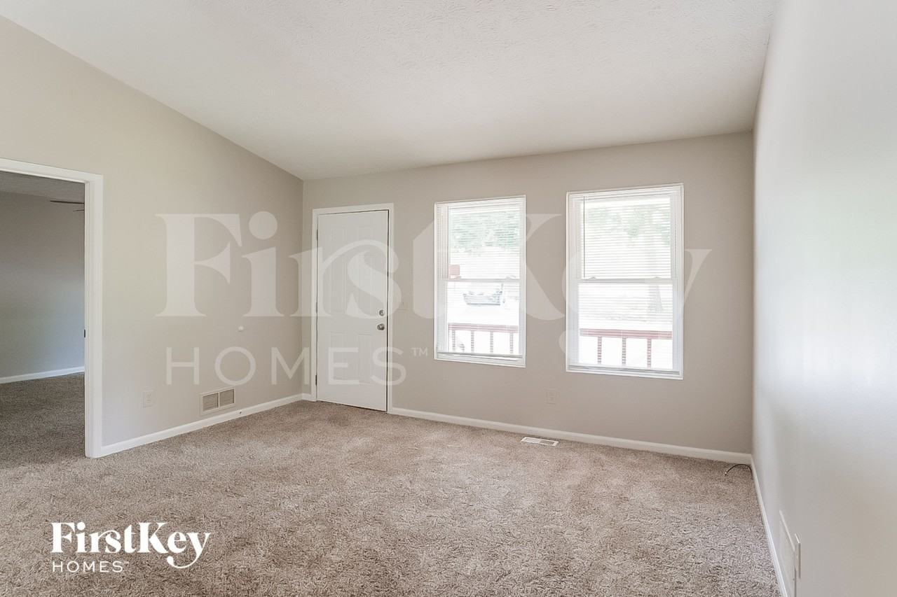 4138 Chapel Hill Rd - Photo 3 of 15