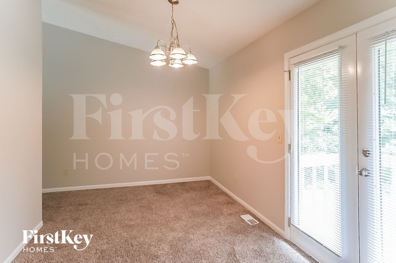 4138 Chapel Hill Rd - Photo 5 of 15