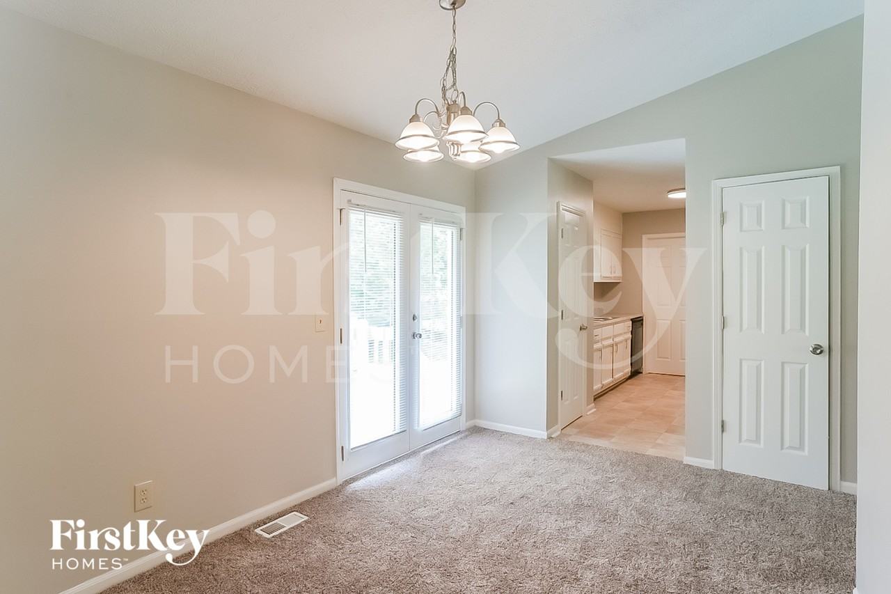 4138 Chapel Hill Rd - Photo 6 of 15