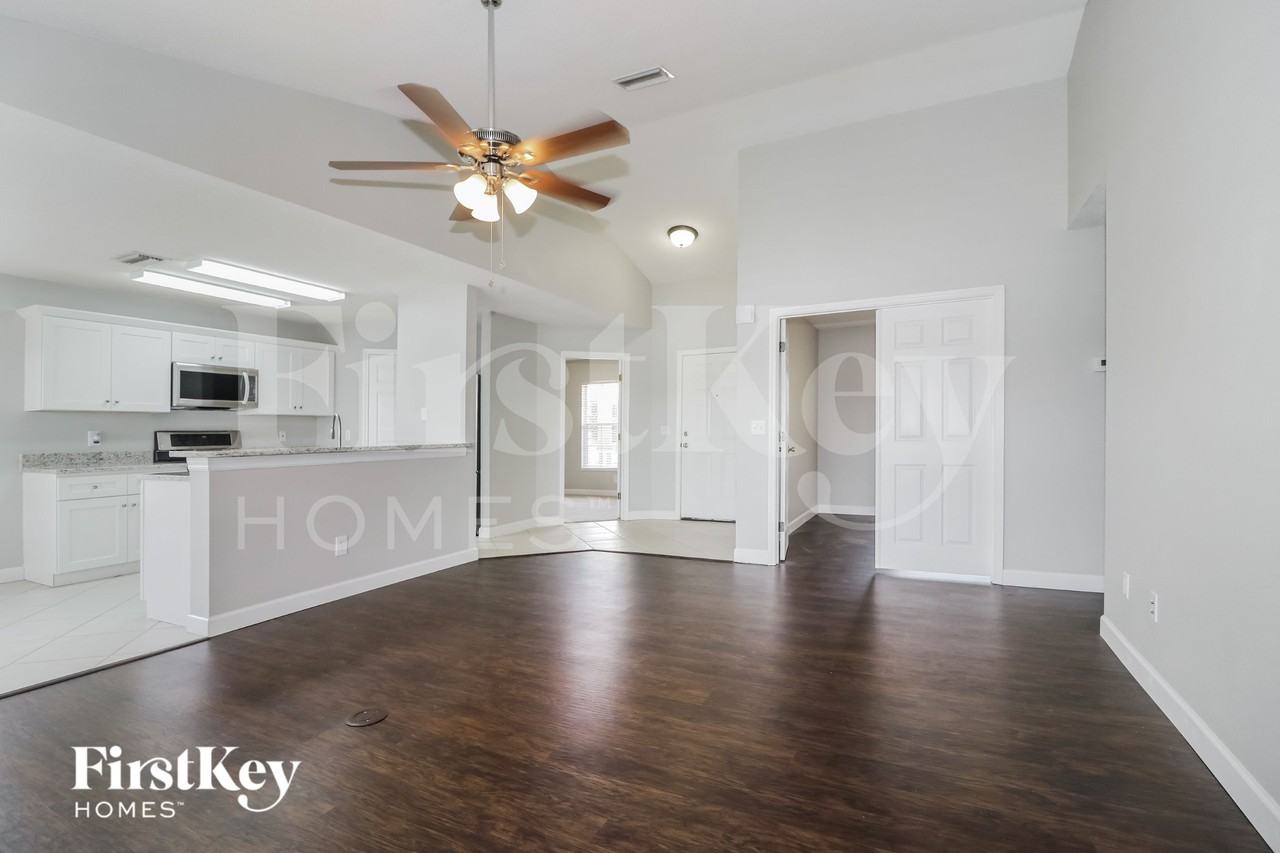 12025 Larson Ln - Photo 5 of 18