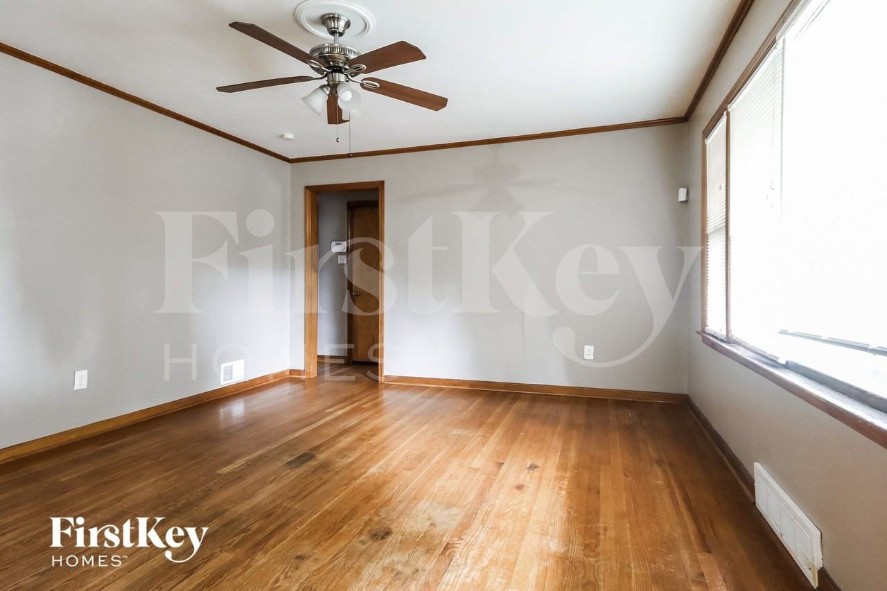 9936 E 36th St S - Photo 3 of 15