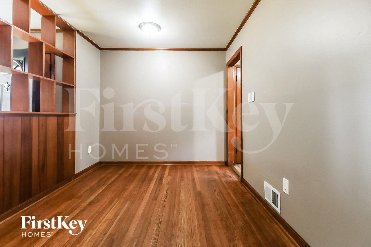 9936 E 36th St S - Photo 4 of 15