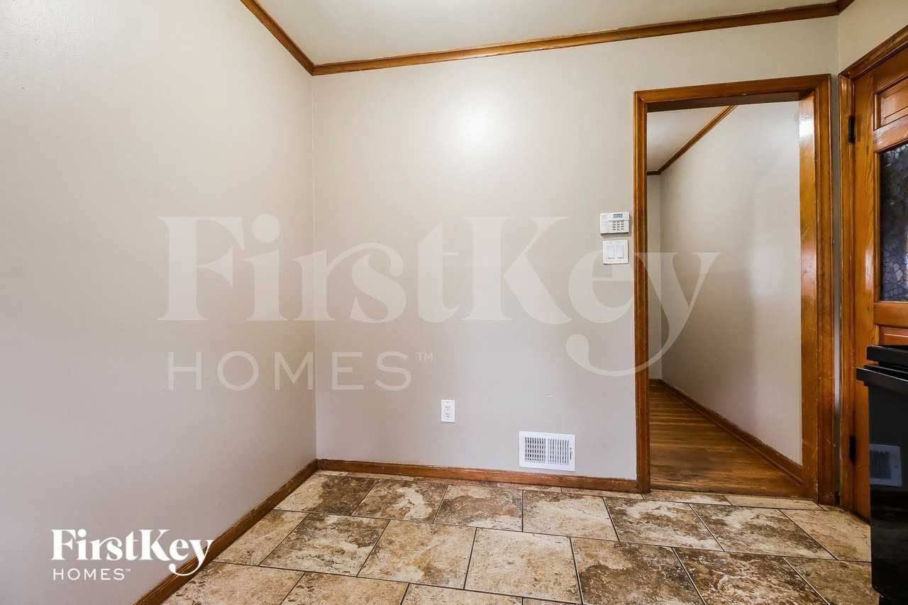 9936 E 36th St S - Photo 5 of 15