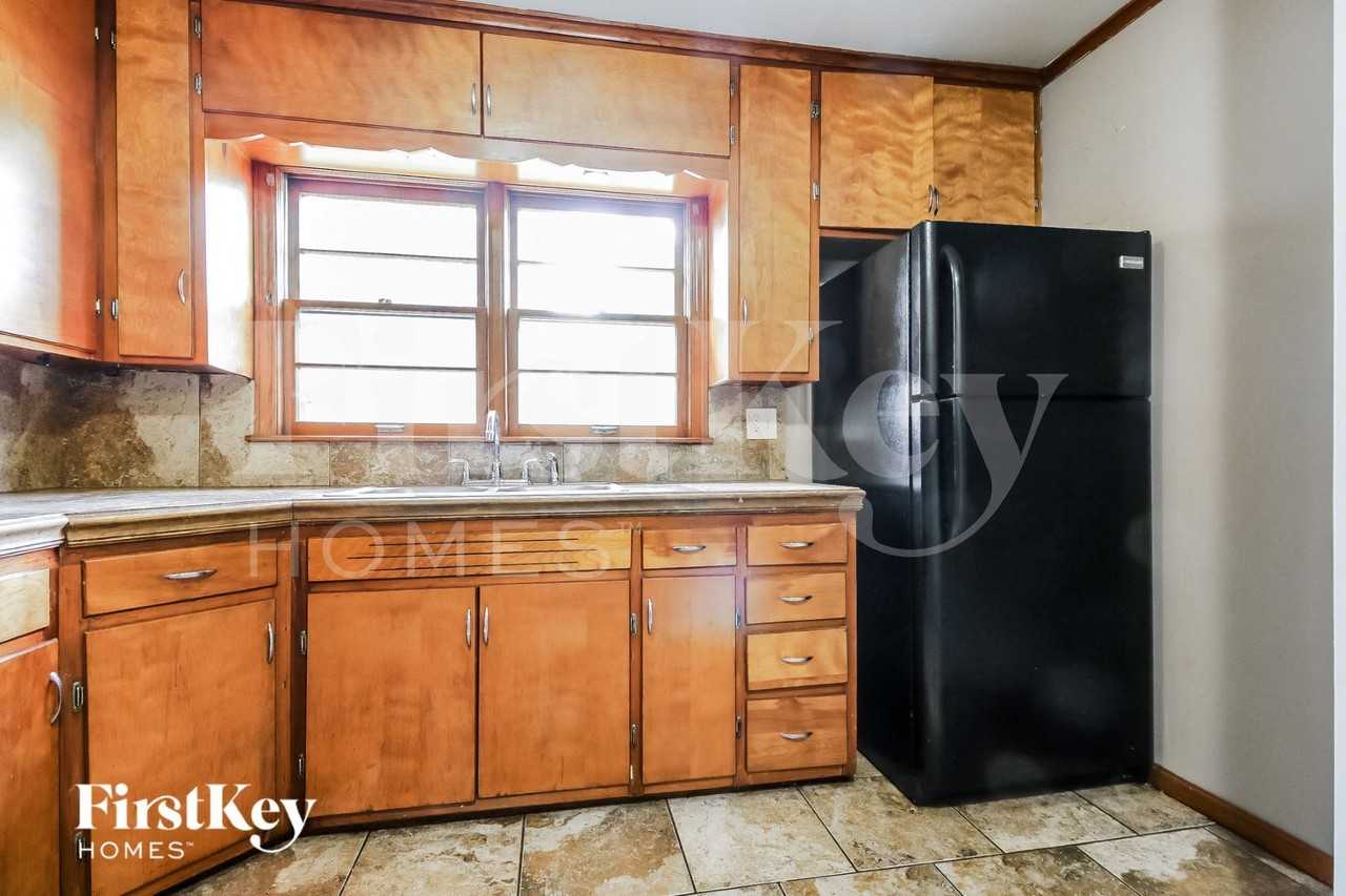 9936 E 36th St S - Photo 6 of 15