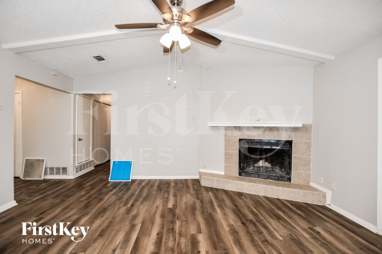 903 Cypress Ct - Photo 2 of 15