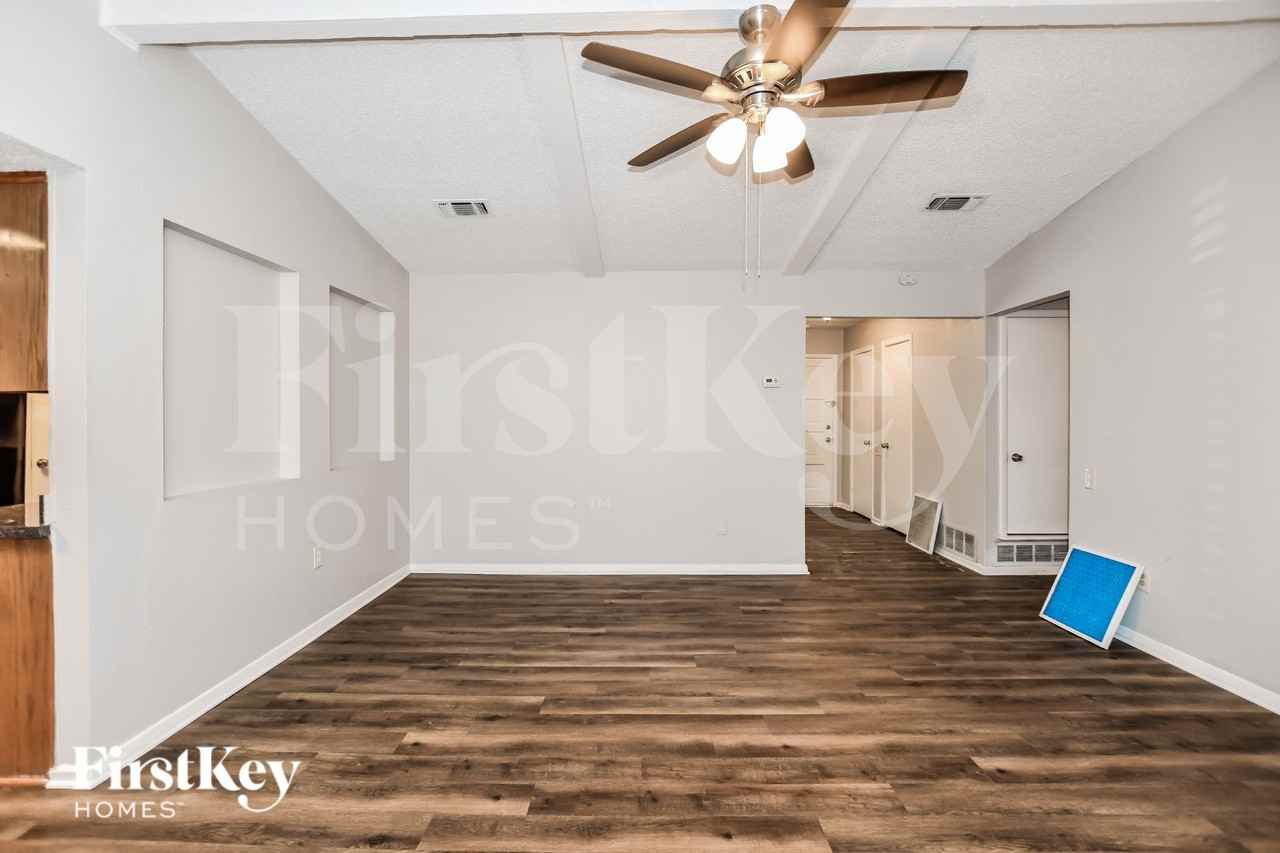 903 Cypress Ct - Photo 5 of 15