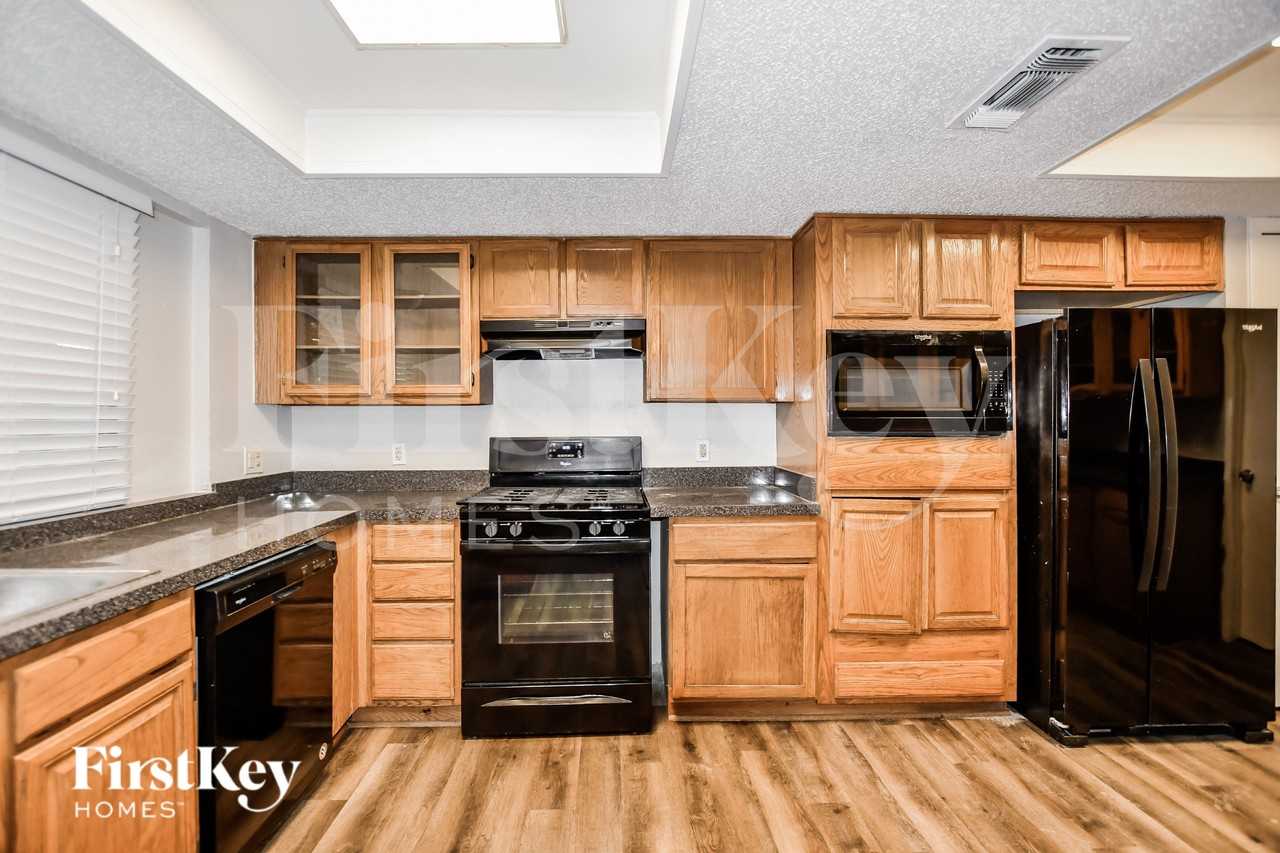 903 Cypress Ct - Photo 6 of 15