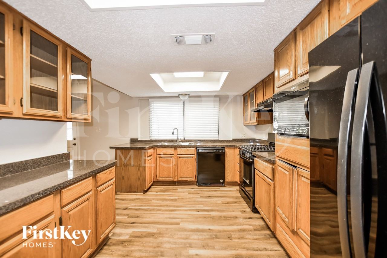 903 Cypress Ct - Photo 7 of 15