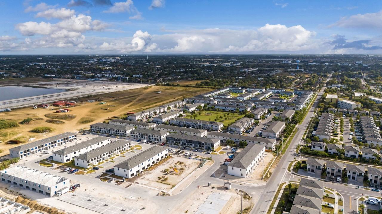 415 Nw 13th Ct - Photo 3 of 8