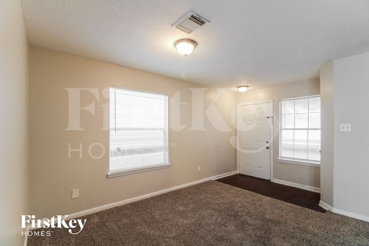 6402 Mountain Pines Ln - Photo 4 of 16