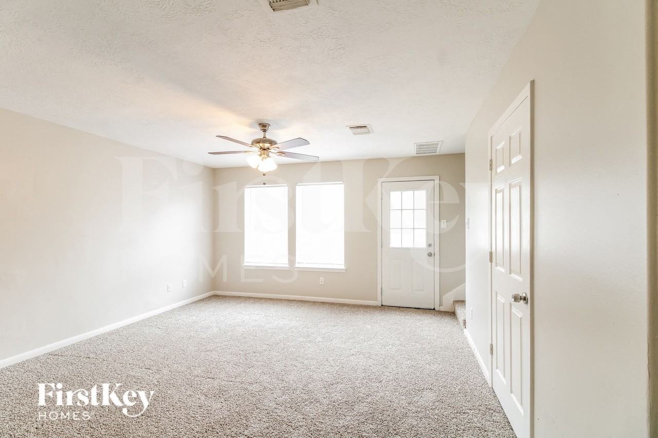 6402 Mountain Pines Ln - Photo 5 of 16