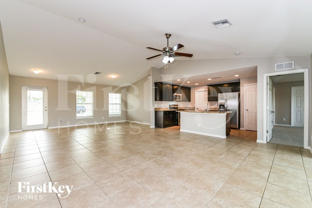 617 Sw 13th Ter - Photo 3 of 16