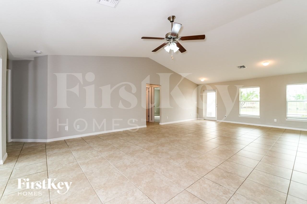 617 Sw 13th Ter - Photo 4 of 16