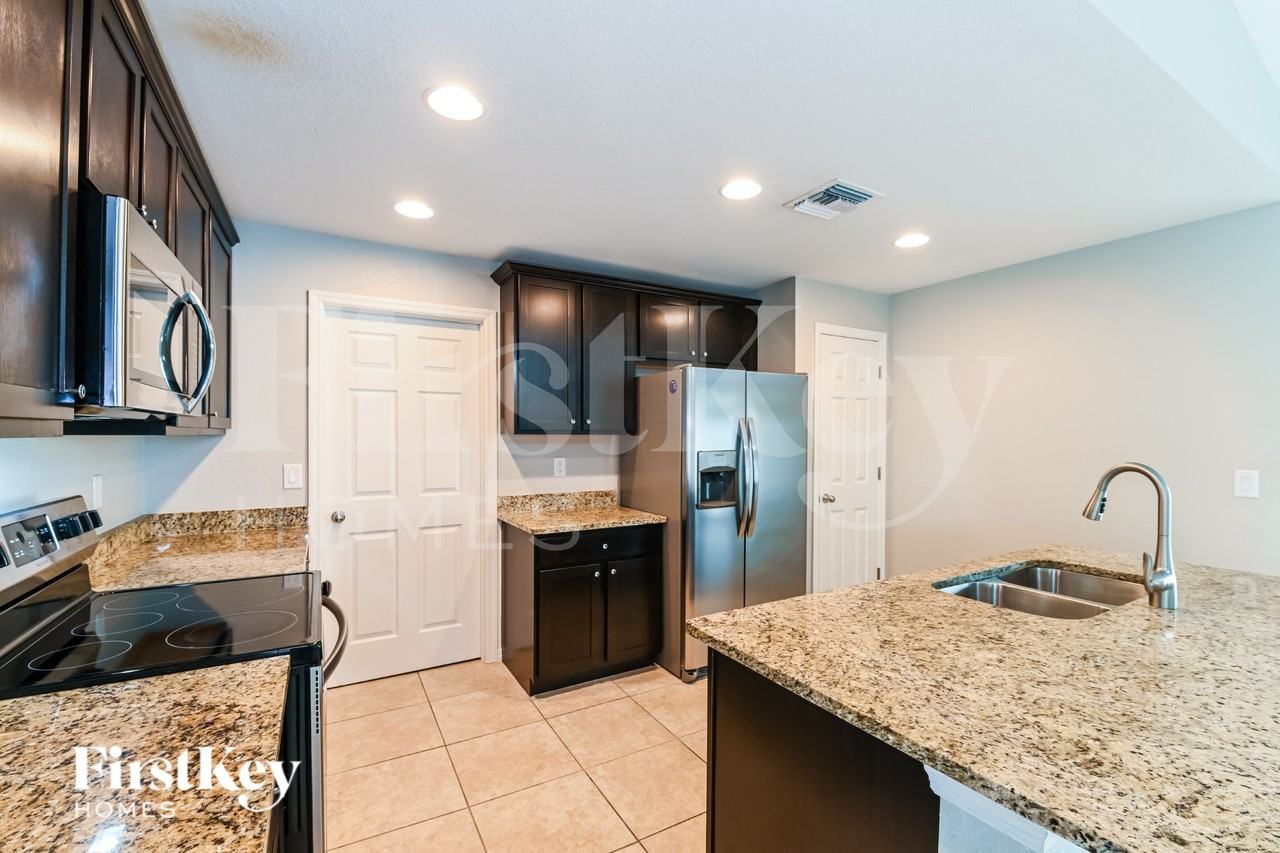 617 Sw 13th Ter - Photo 6 of 16