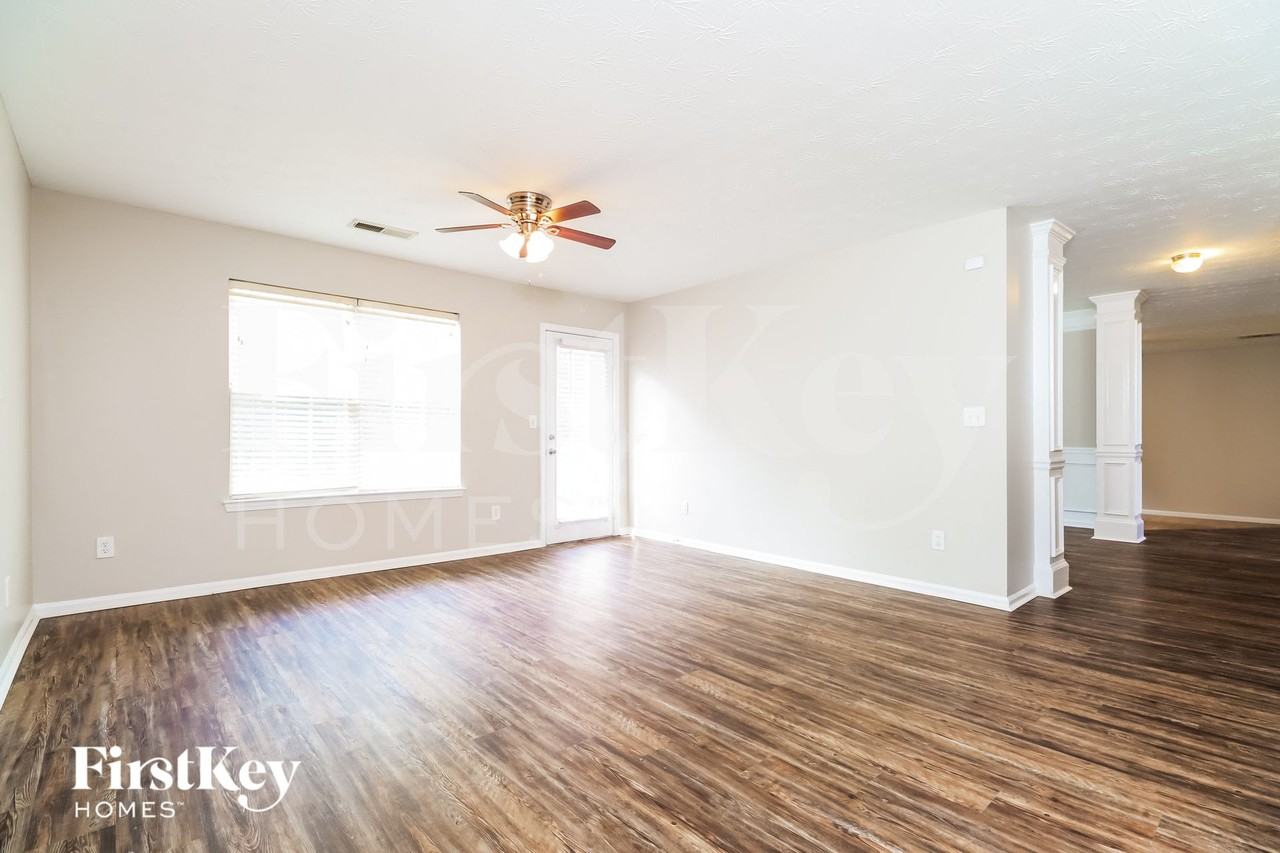 592 Howell Dr - Photo 5 of 15