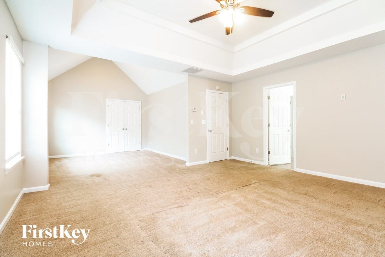 592 Howell Dr - Photo 6 of 15