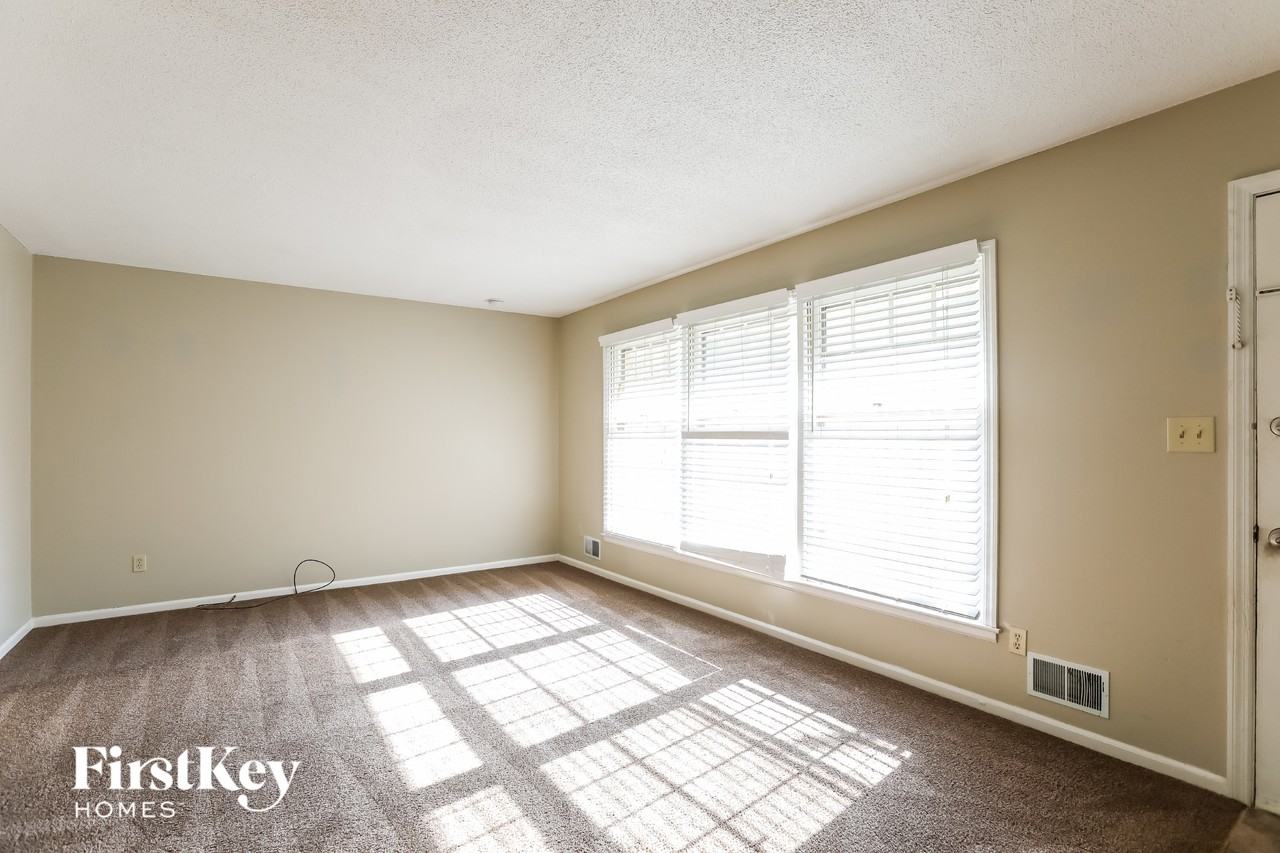 5800 Booth Ave - Photo 3 of 15