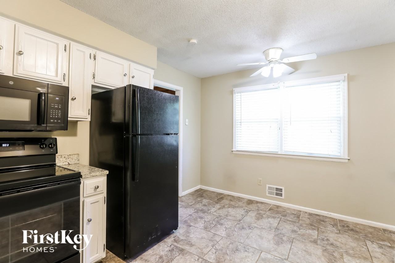 5800 Booth Ave - Photo 5 of 15