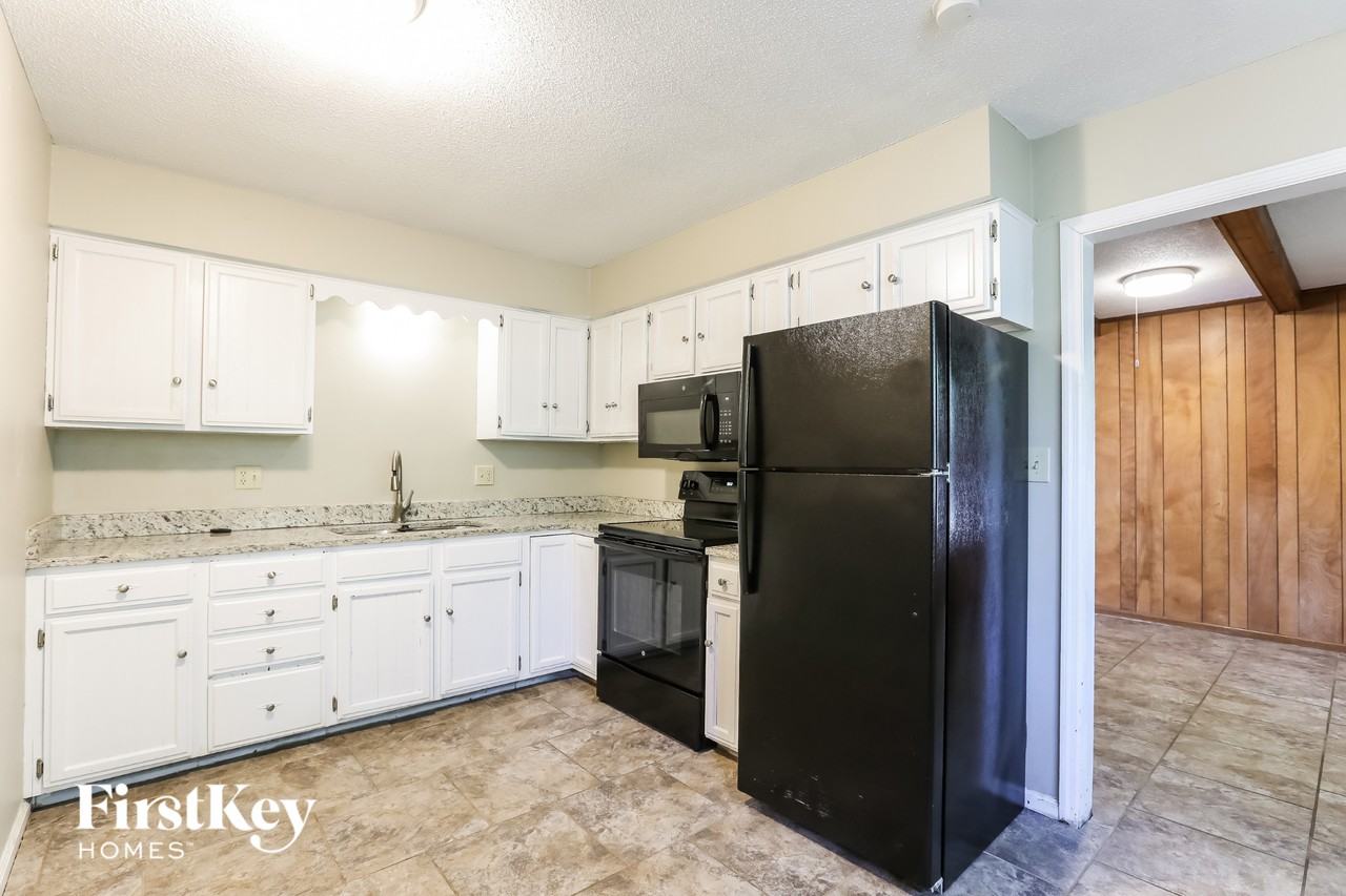 5800 Booth Ave - Photo 6 of 15